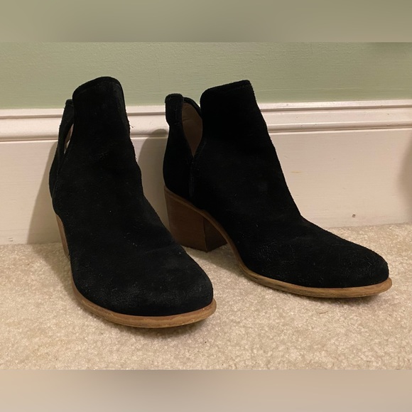 Black booties with slits and wooden heel - Picture 2 of 4